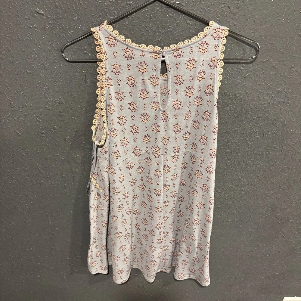 Floral Sleeveless Lauren Conrad Blouse - Picture 3 of 5